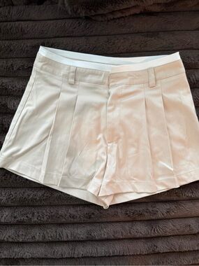 Women's Cream Pleated Front Shorts